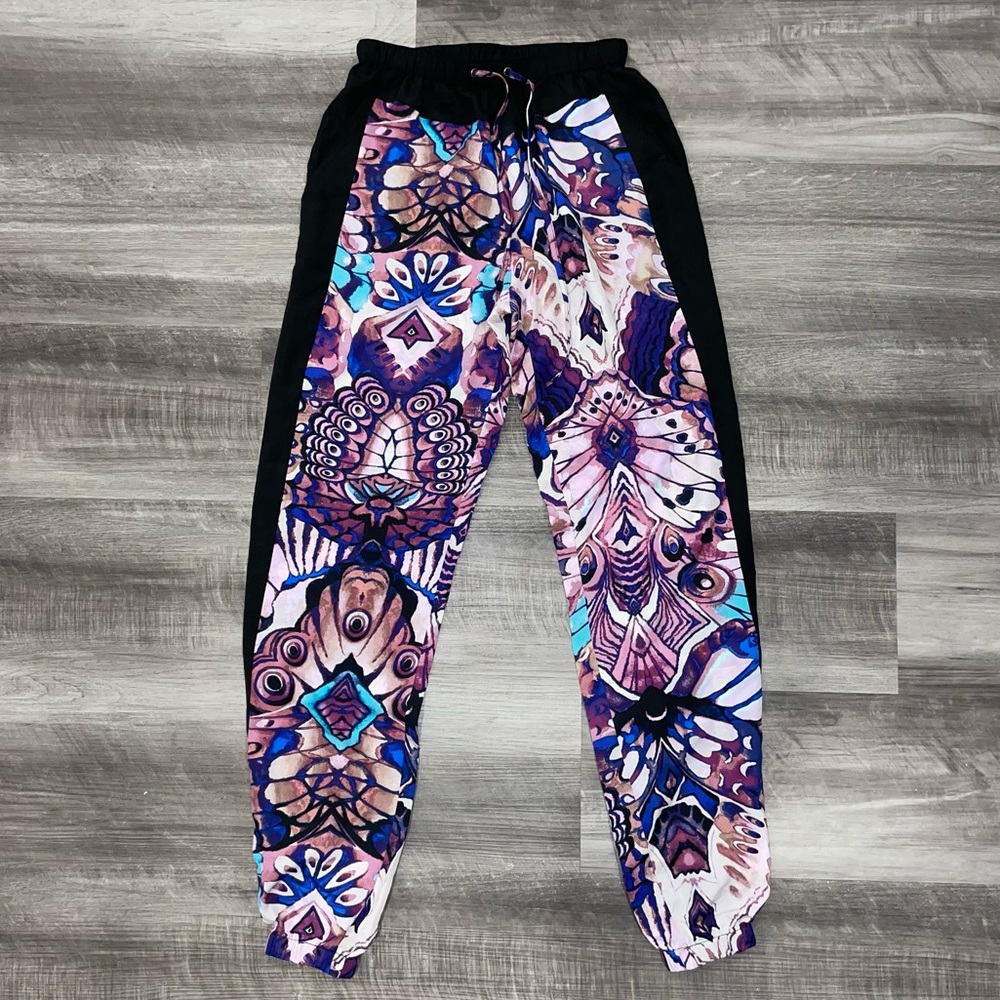 Bebe windbreaker pattern style joggers - size 00